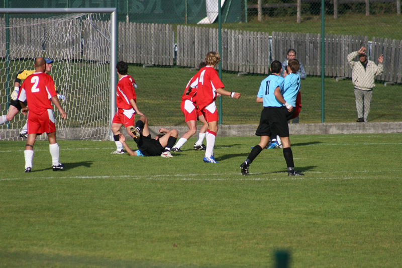 gal/08. Spieltag- SV Reischach-Rasen/2006-10-24 - SVR gg. Rasen-Antholz 043.jpg